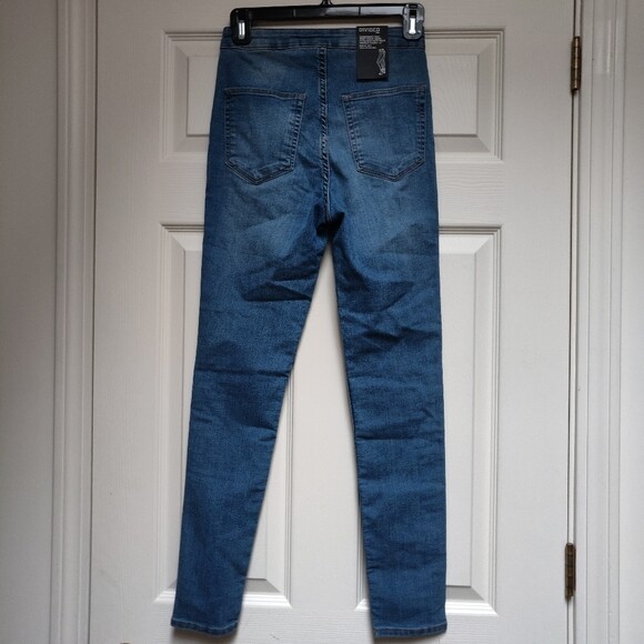 h and m code